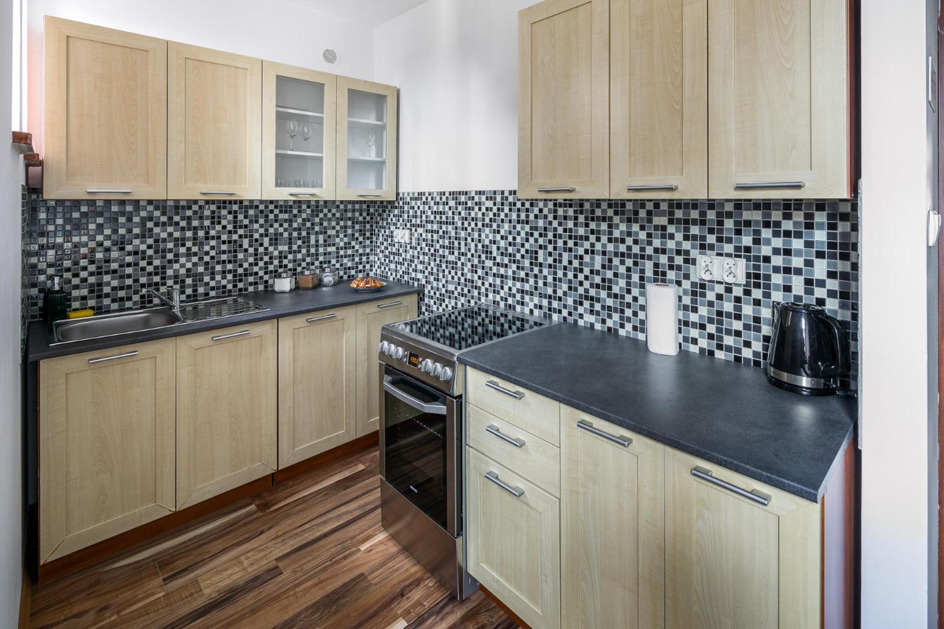 Corner House Apartment *
