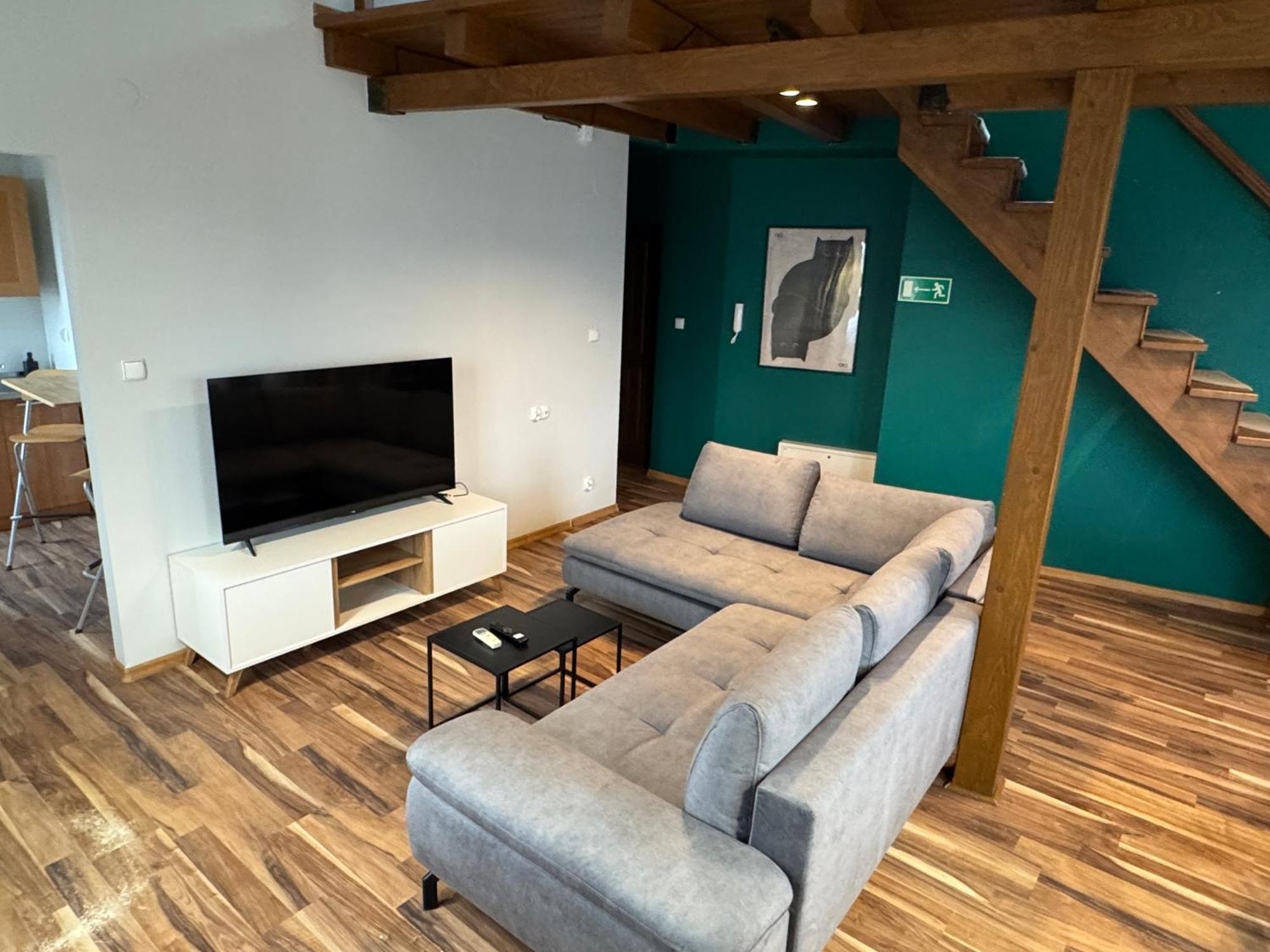 Corner House Apartment *