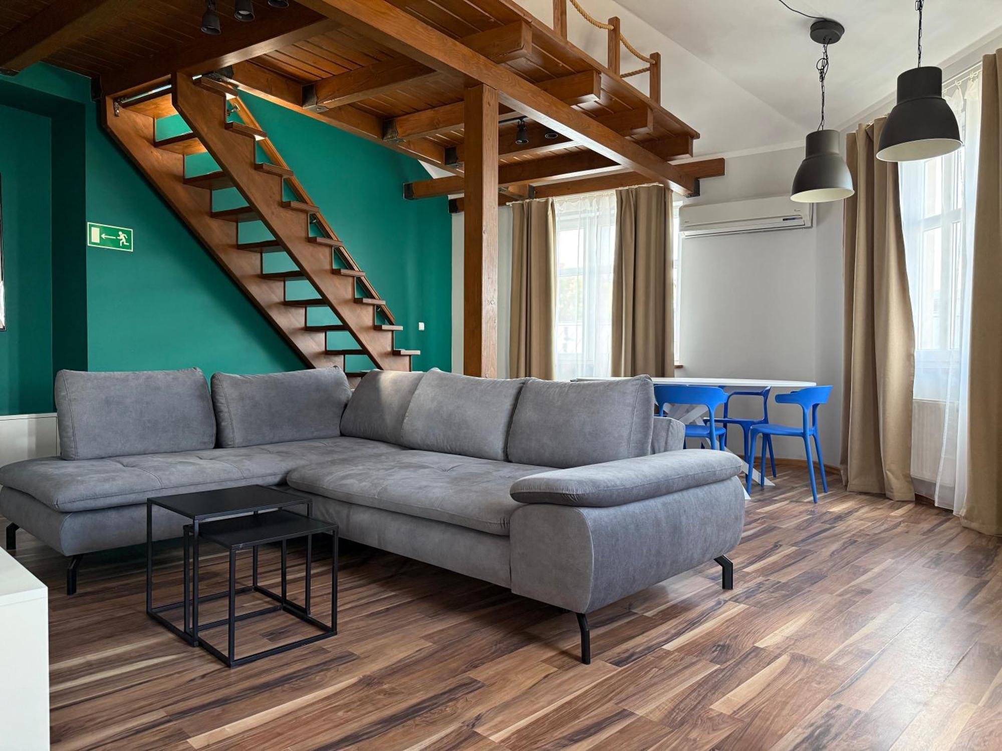 Corner House Apartment *